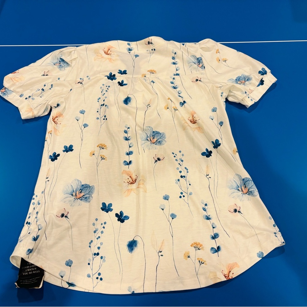 IECCP, NWT Cream Floral Short-Sleeve Blouse with Blue & Yellow Flowers, Size Med - Picture 2 of 4